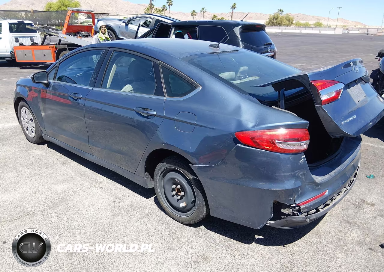 2019 Ford Fusion S VIN:3FA6P0G79KR201137 - 3