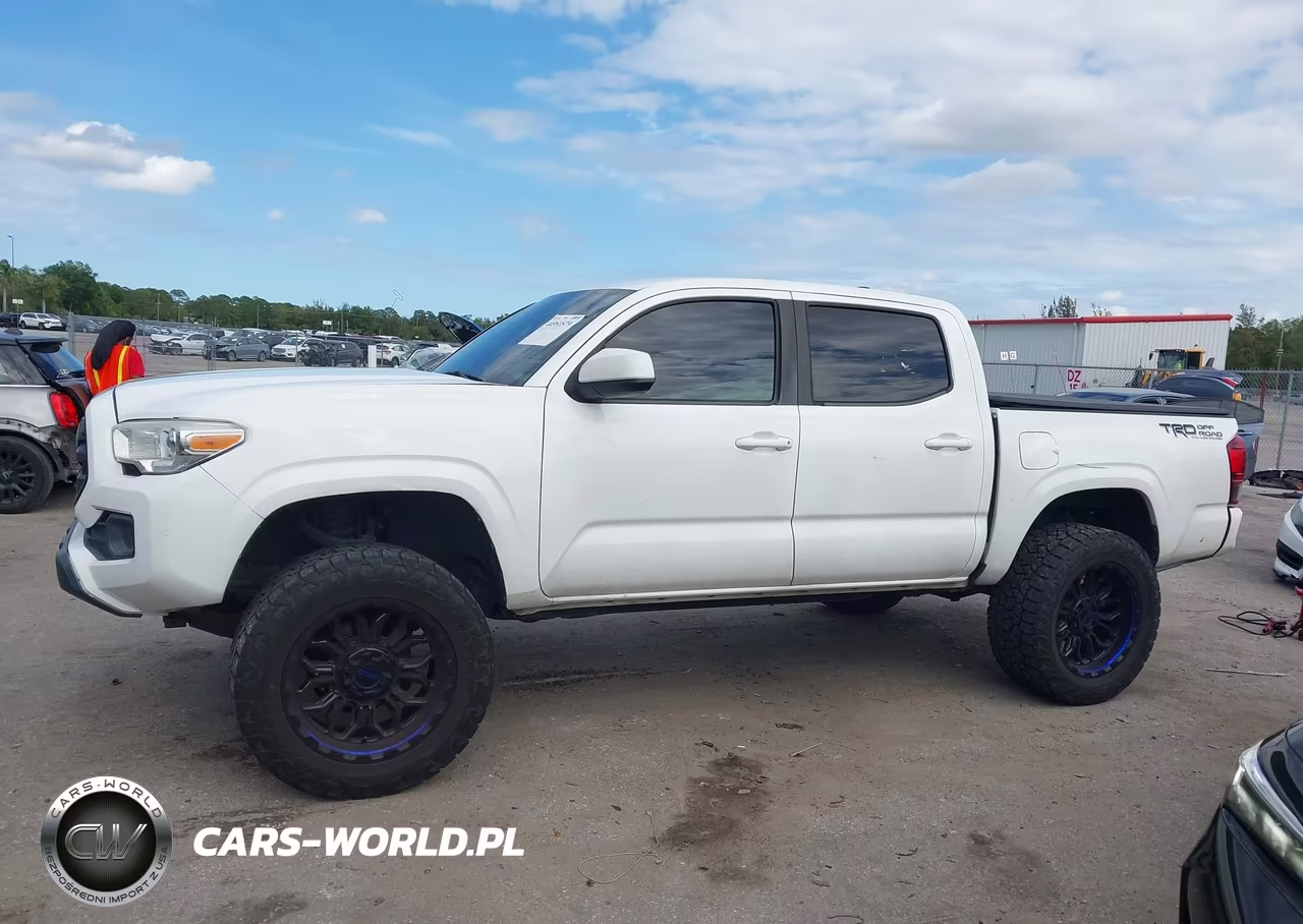 2018 Toyota Tacoma Sr VIN:5TFAX5GN5JX131805 - 14