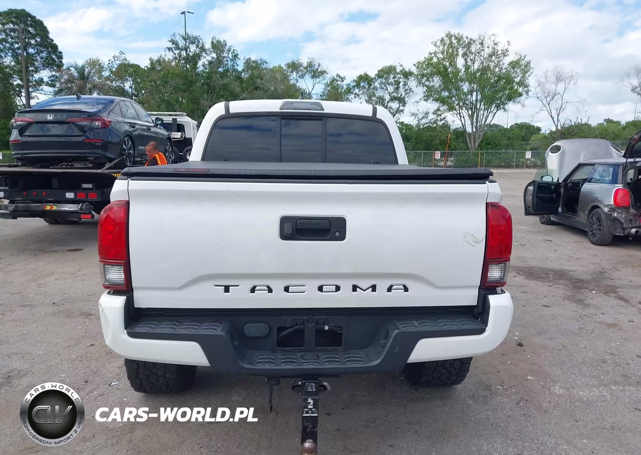 2018 Toyota Tacoma Sr VIN:5TFAX5GN5JX131805 - 16