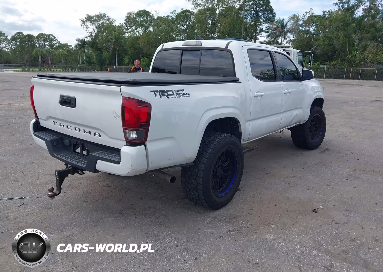 2018 Toyota Tacoma Sr VIN:5TFAX5GN5JX131805 - 4