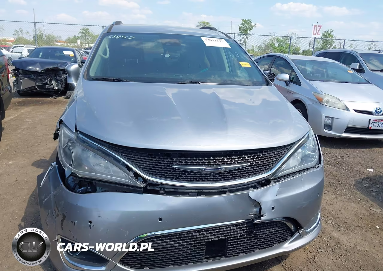 2018 Chrysler Pacifica Touring L Plus VIN:2C4RC1EG9JR212624 - 12