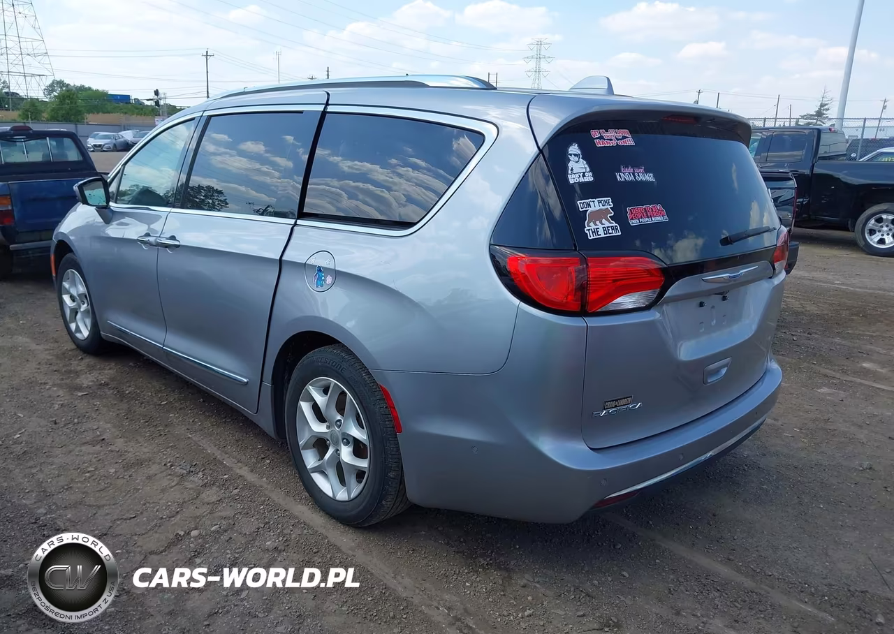 2018 Chrysler Pacifica Touring L Plus VIN:2C4RC1EG9JR212624 - 3