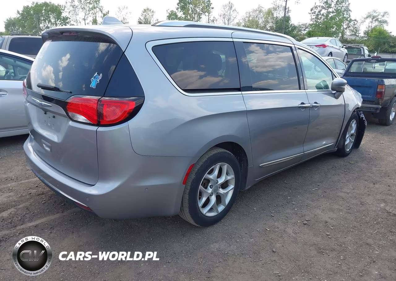 2018 Chrysler Pacifica Touring L Plus VIN:2C4RC1EG9JR212624 - 4
