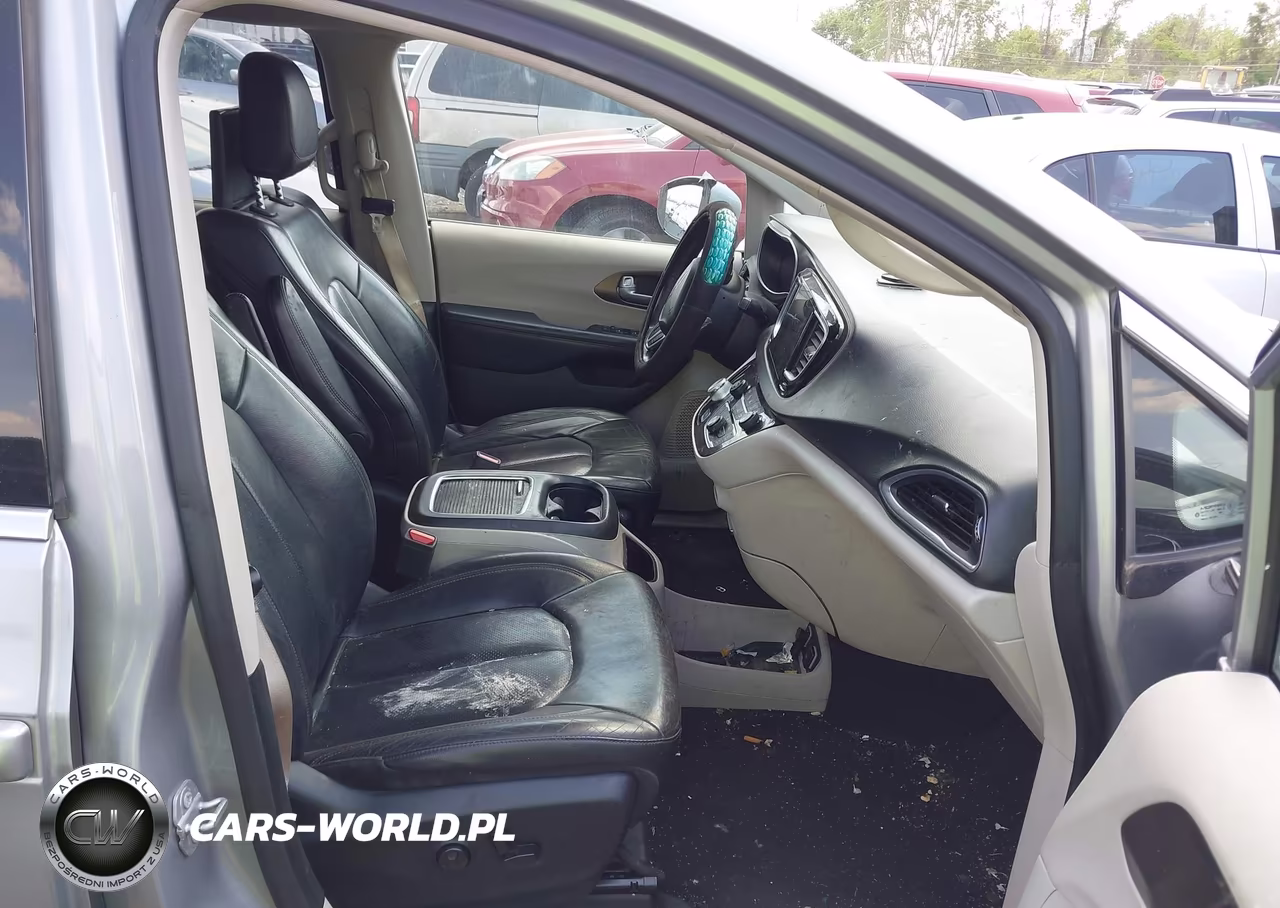 2018 Chrysler Pacifica Touring L Plus VIN:2C4RC1EG9JR212624 - 5