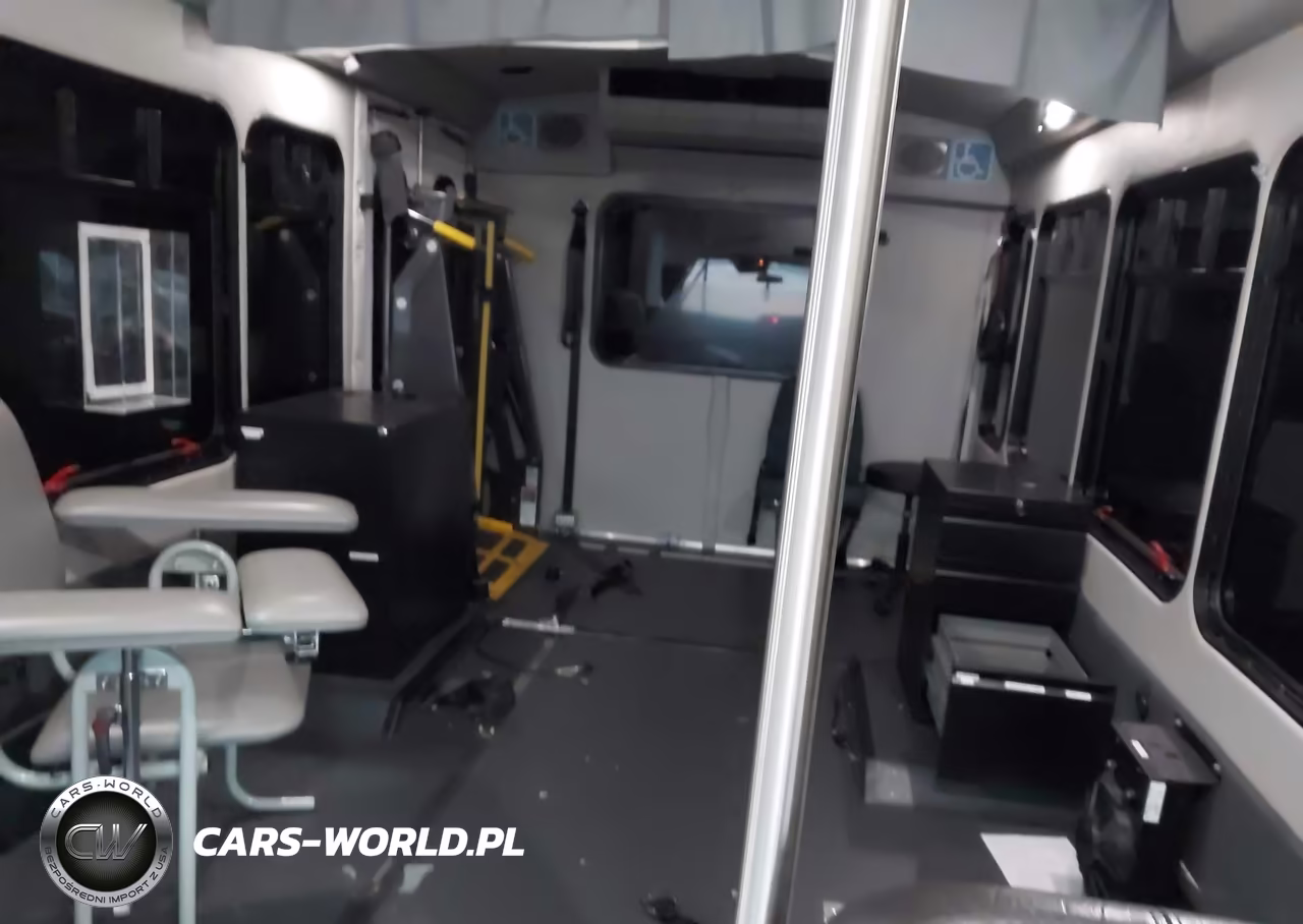 2018 Ford E-350 Cutaway VIN:1FDEE3FS9JDC42860 - 13