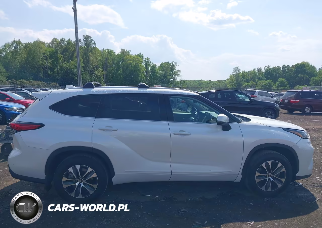 2022 Toyota Highlander Xle VIN:5TDHZRBH5NS232808 - 13