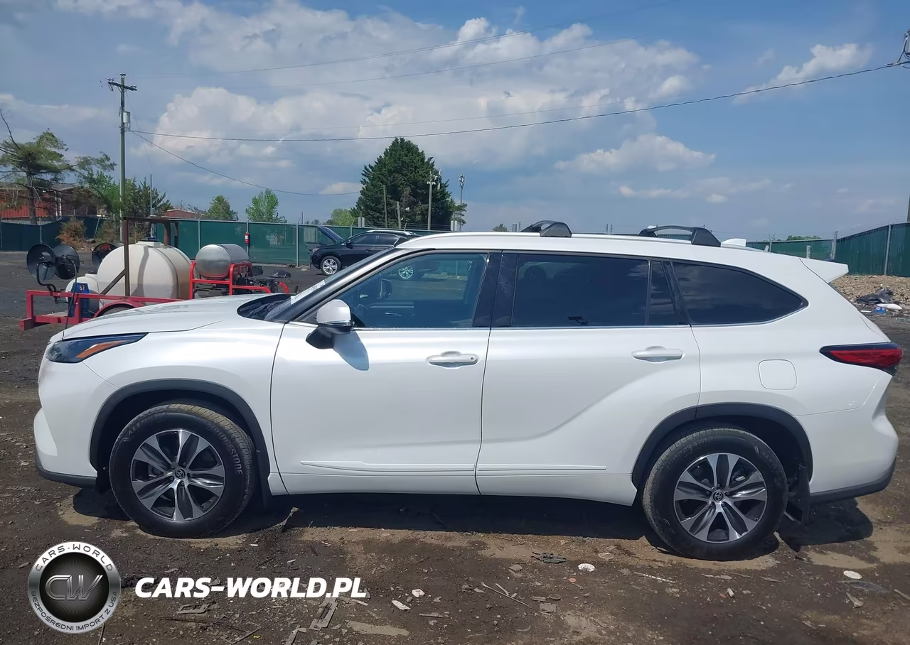 2022 Toyota Highlander Xle VIN:5TDHZRBH5NS232808 - 14
