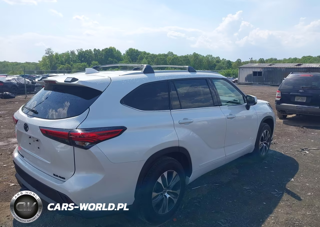 2022 Toyota Highlander Xle VIN:5TDHZRBH5NS232808 - 4