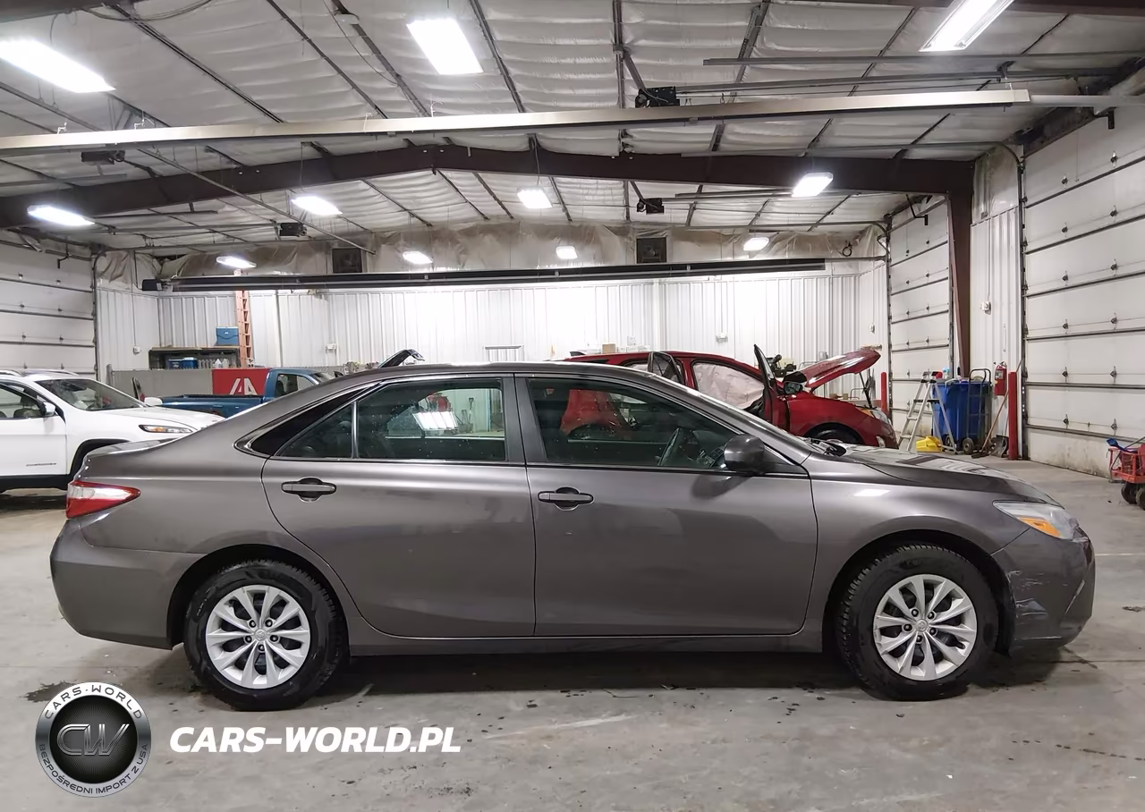 2015 Toyota Camry Le VIN:4T4BF1FK1FR500659 - 14