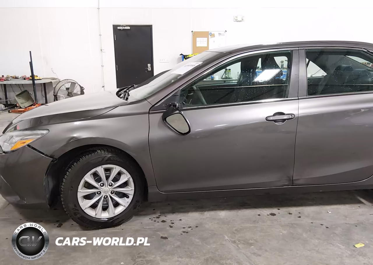2015 Toyota Camry Le VIN:4T4BF1FK1FR500659 - 18