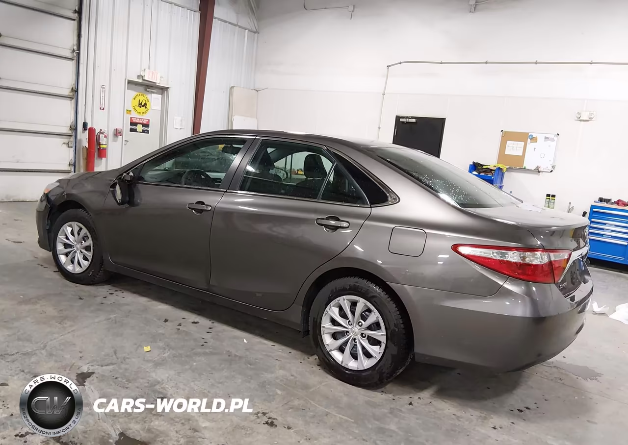 2015 Toyota Camry Le VIN:4T4BF1FK1FR500659 - 3