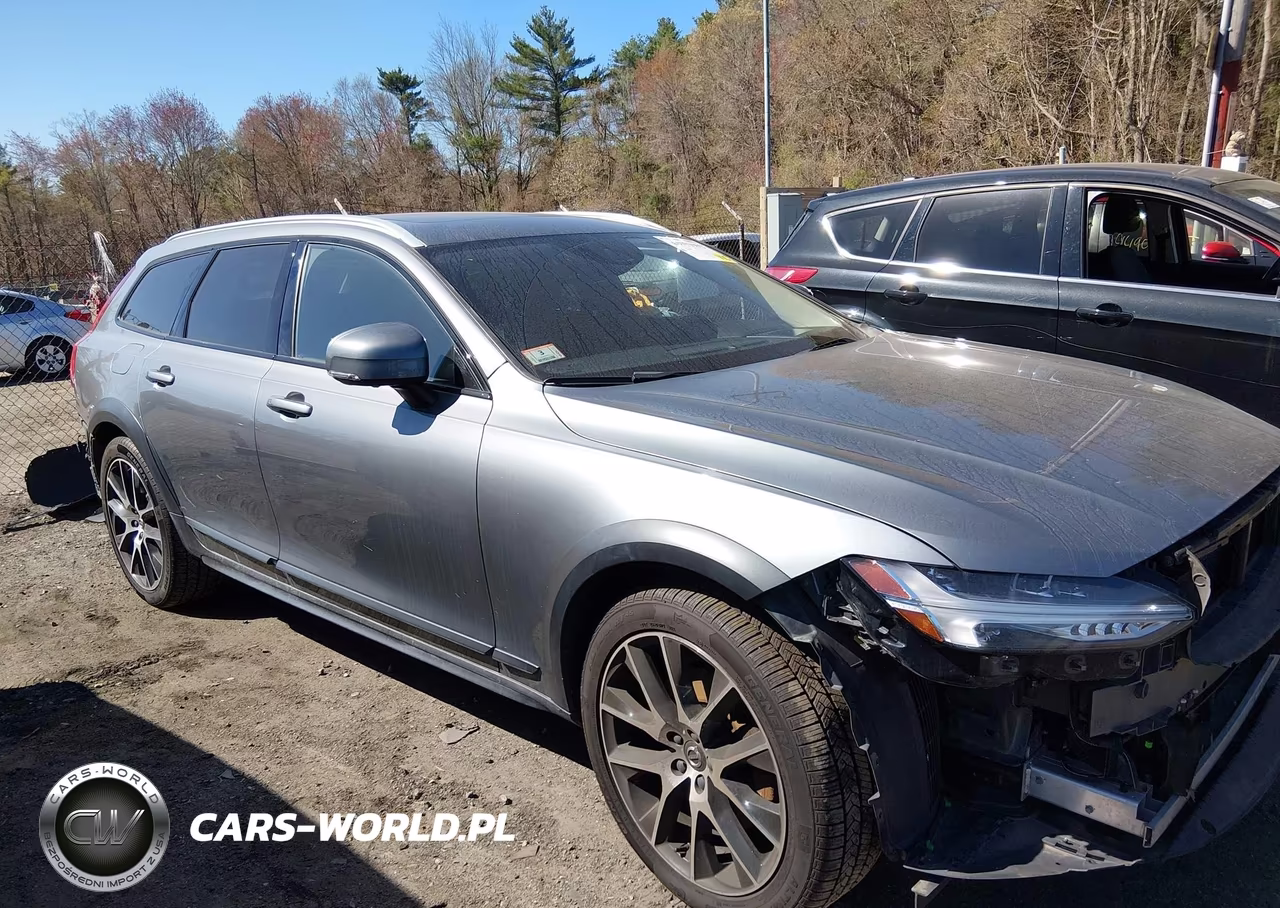 2019 Volvo V90 Cross Country T6