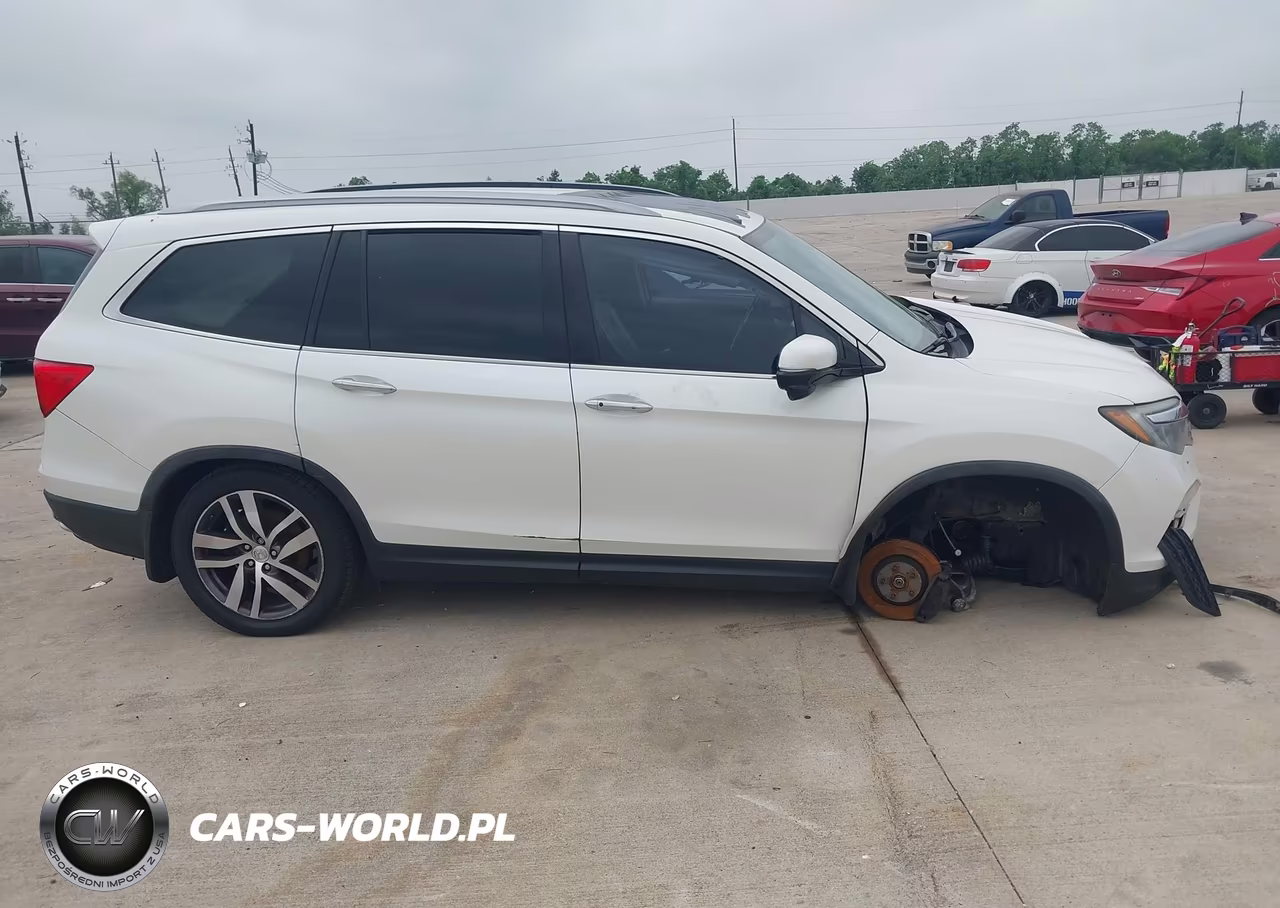 2017 Honda Pilot Touring VIN:5FNYF6H97HB002218 - 13