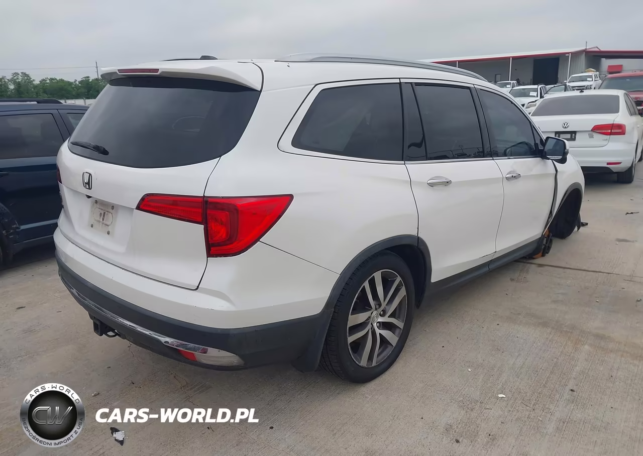 2017 Honda Pilot Touring VIN:5FNYF6H97HB002218 - 4