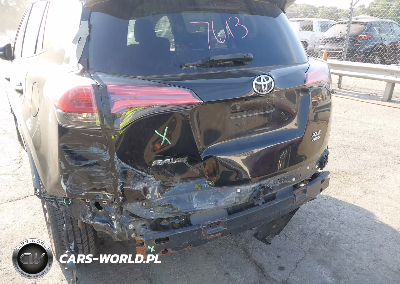 2018 Toyota Rav4 Xle VIN:2T3RFREV7JW753441 - 6