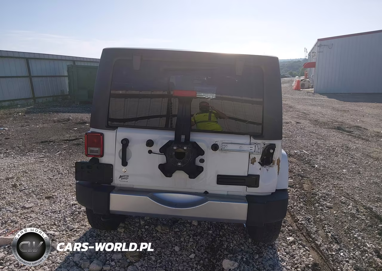 2018 Jeep Wrangler Jk Unlimited Sahara 4X4 VIN:1C4BJWEG5JL937523 - 17