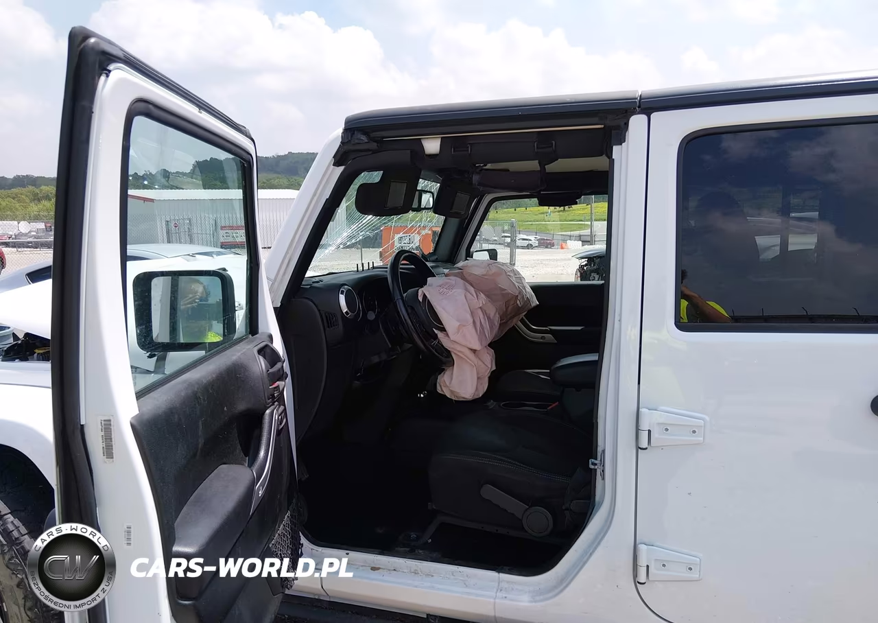 2018 Jeep Wrangler Jk Unlimited Sahara 4X4 VIN:1C4BJWEG5JL937523 - 5