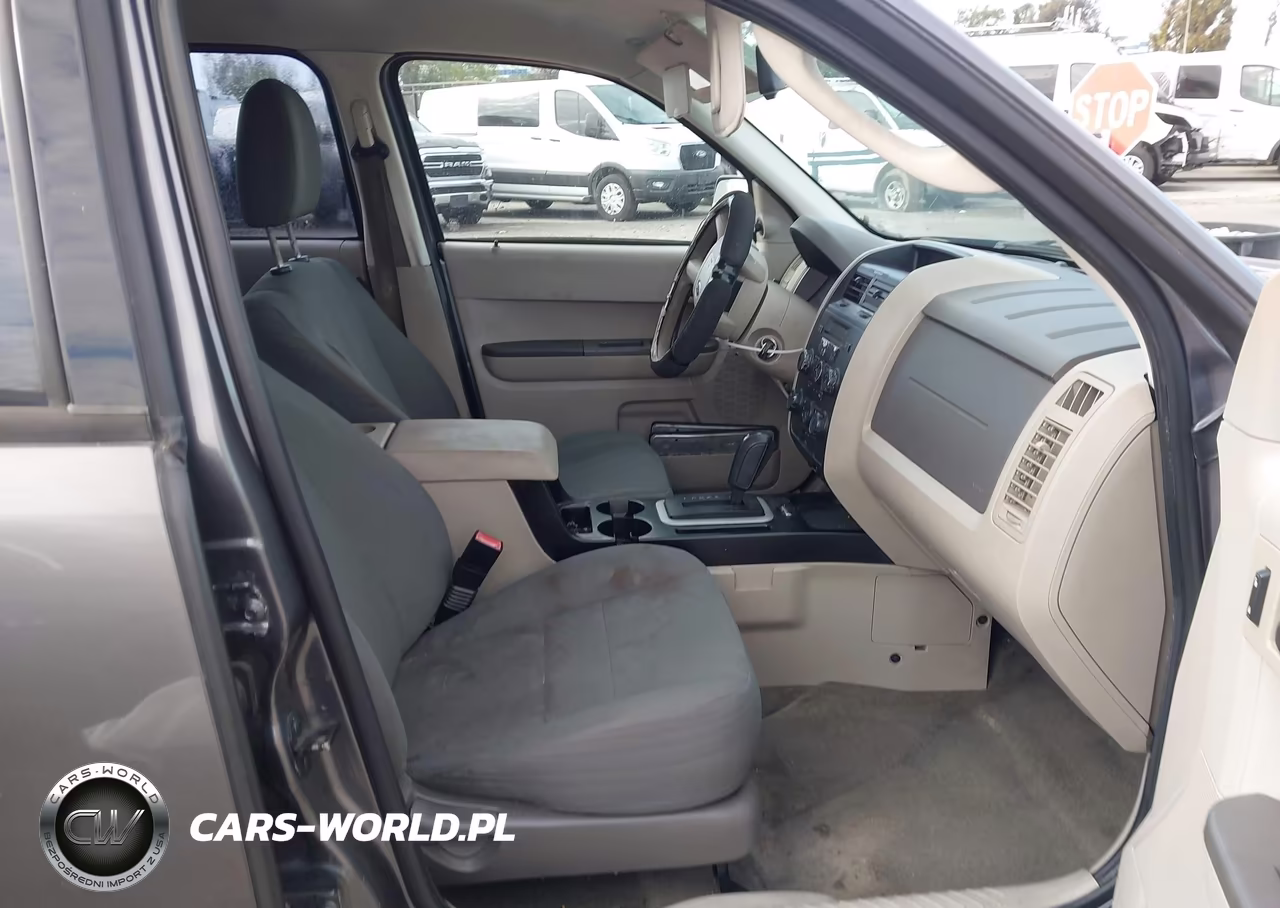 2010 Ford Escape Xls VIN:1FMCU0C7XAKC25120 - 5