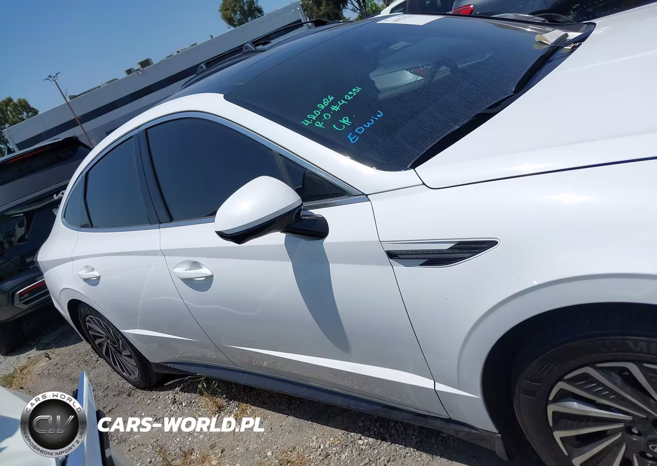 2025 Hyundai Sonata Hybrid Limited VIN:KMHL54JJ8SA116911 - 13