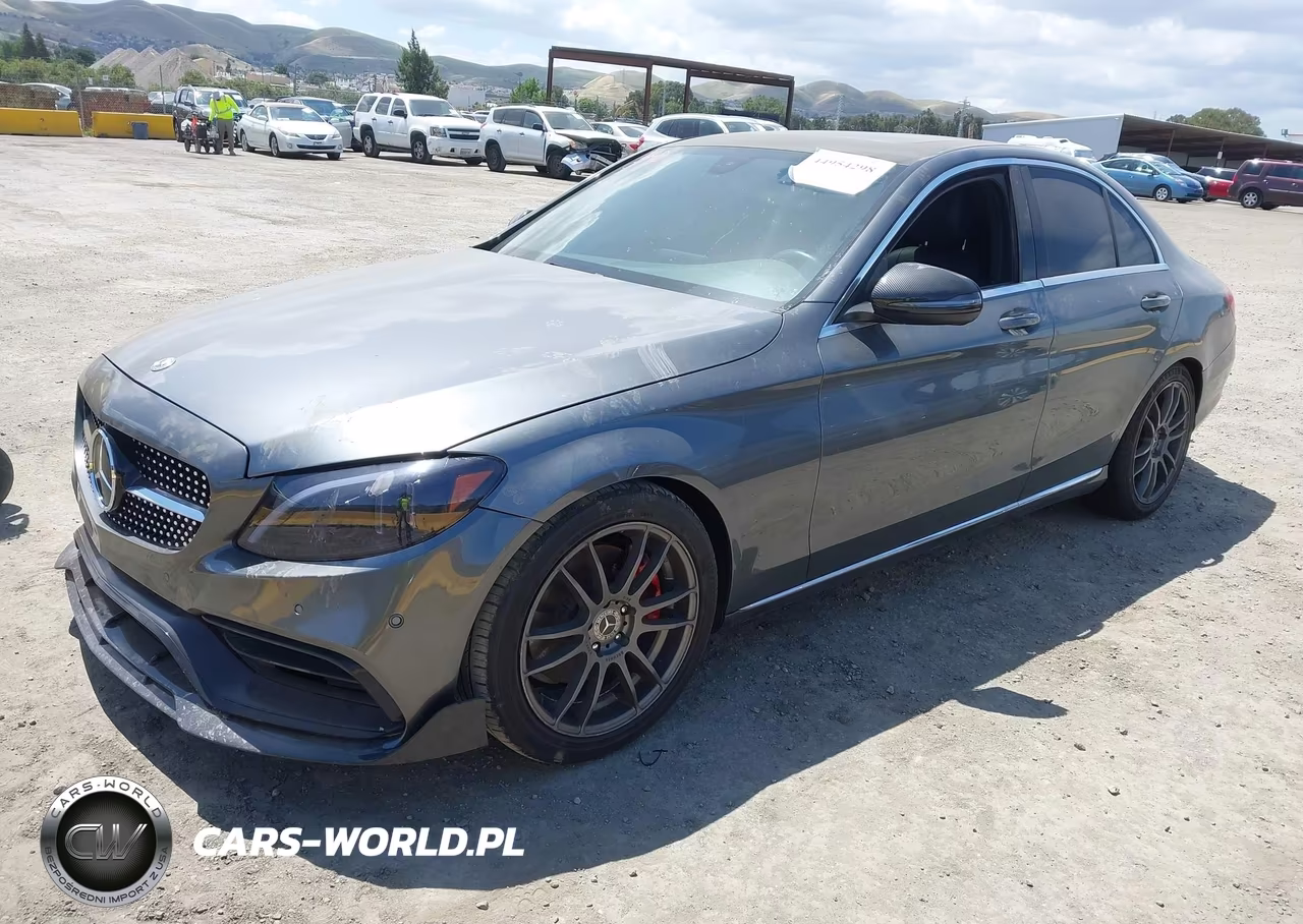 2018 Mercedes-Benz C 300 VIN:55SWF4JB4JU281625 - 2