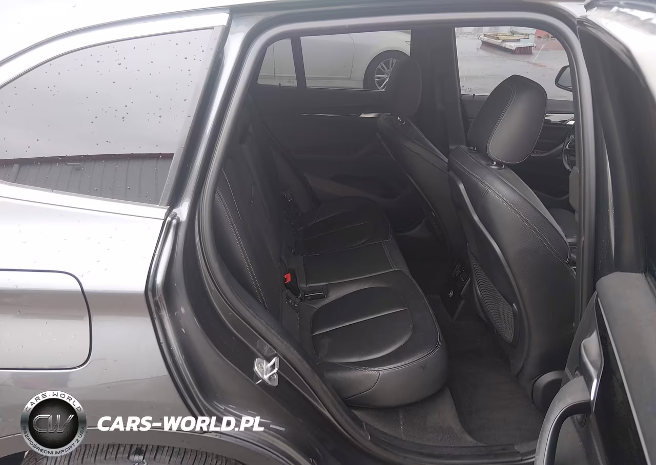 2018 BMW X1 xDrive28I VIN:WBXHT3C33J5F90366 - 8