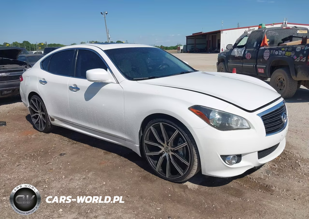 2011 Infiniti M56