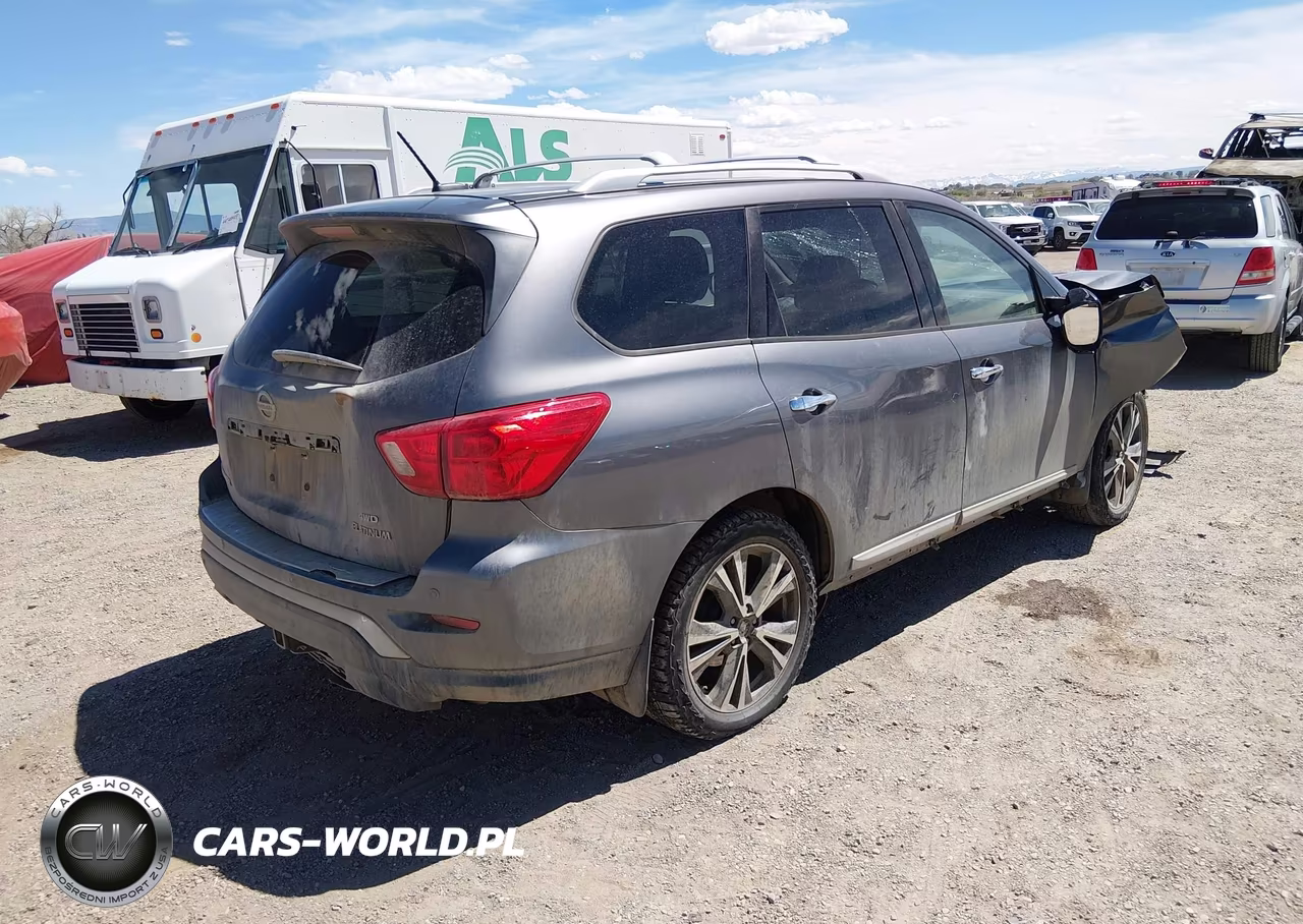 2017 Nissan Pathfinder Platinum VIN:5N1DR2MM7HC619104 - 4