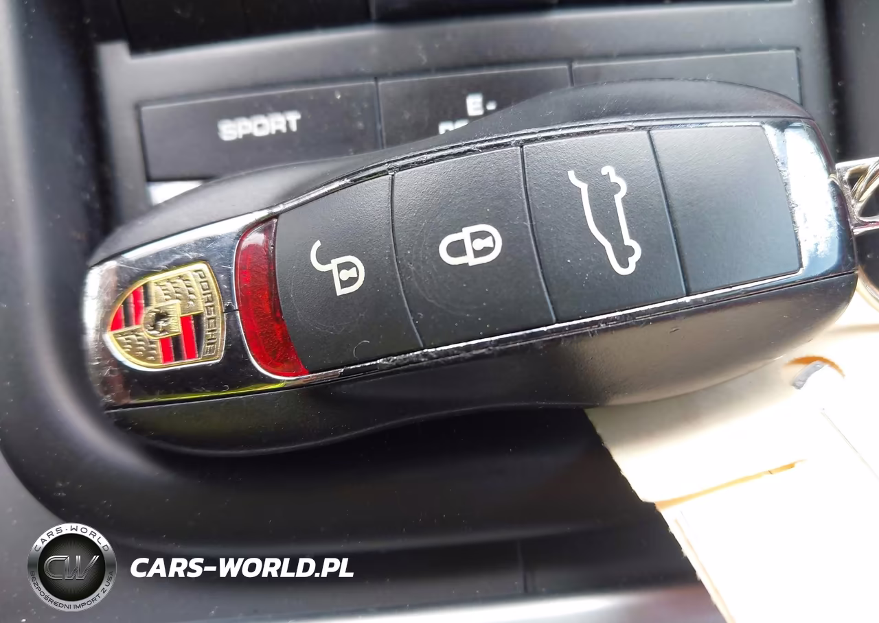 2017 Porsche Cayenne E-Hybrid S Platinum Edition VIN:WP1AE2A2XHLA71295 - 11