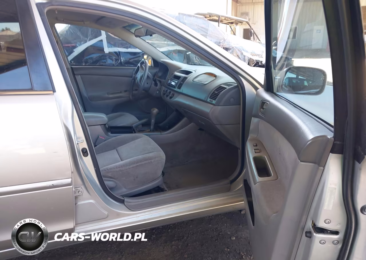 2002 Toyota Camry Le VIN:4T1BE32K22U044163 - 5