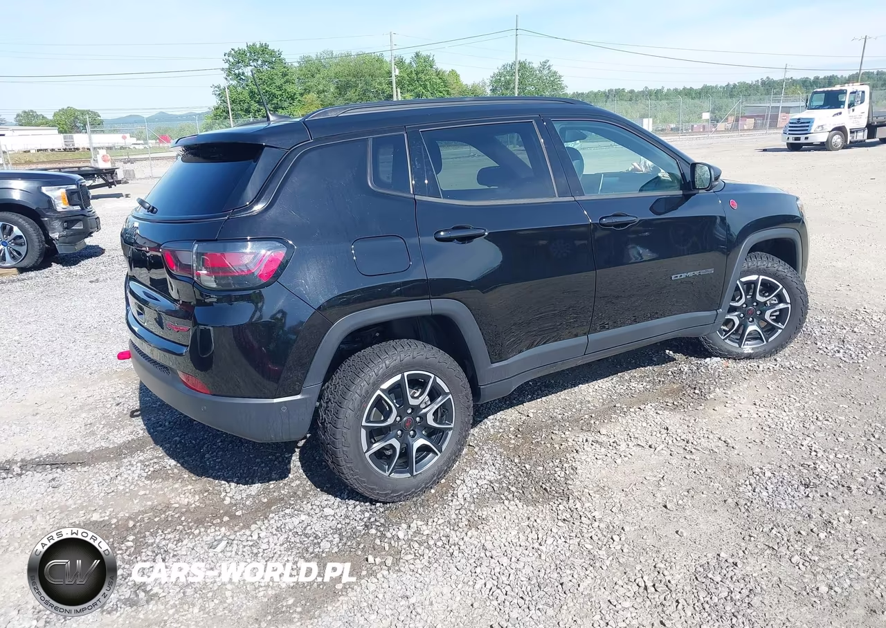 2025 Jeep Compass Trailhawk 4X4 VIN:3C4NJDDN0ST526229 - 4