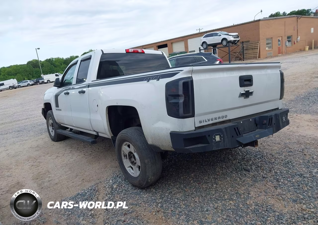 2018 Chevrolet Silverado 1500 Custom VIN:1GCVKPEH2JZ127806 - 3