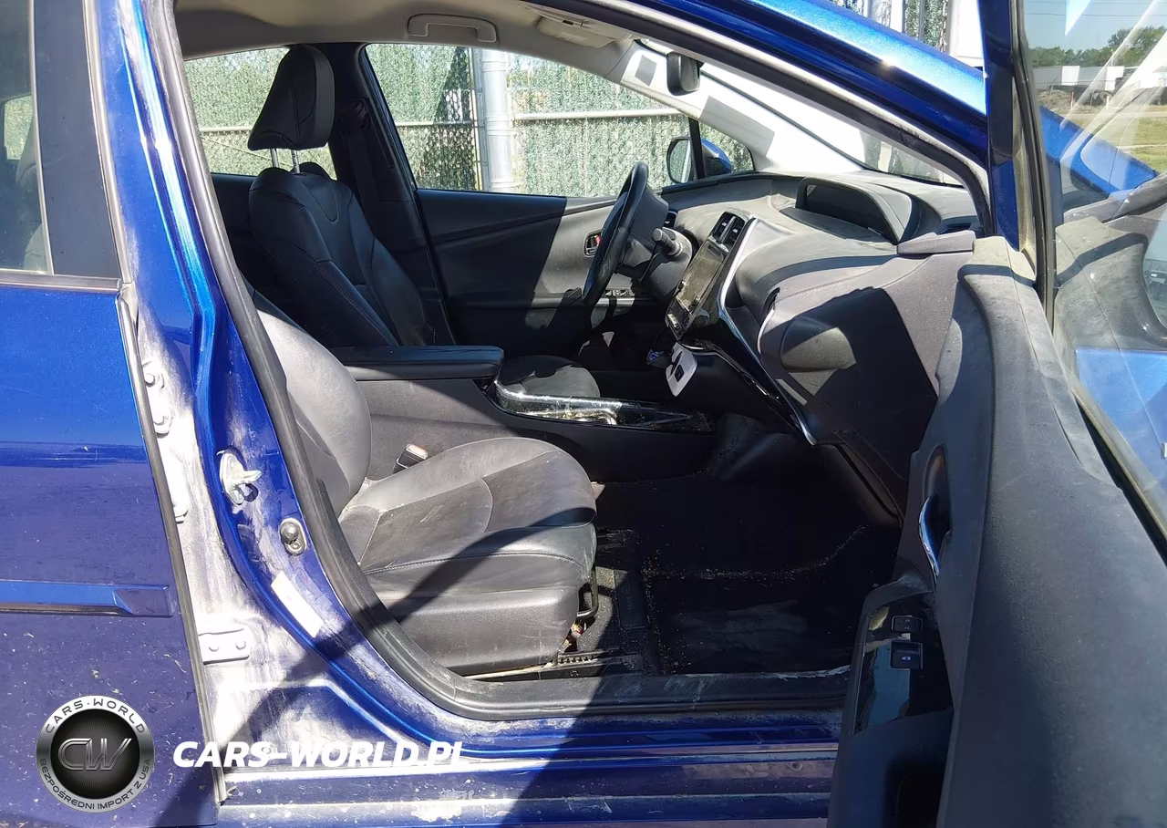 2017 Toyota Prius Four VIN:JTDKARFU3H3529828 - 5
