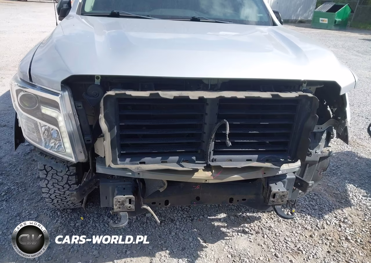 2018 Nissan Titan Pro-4X VIN:1N6AA1E57JN525943 - 6