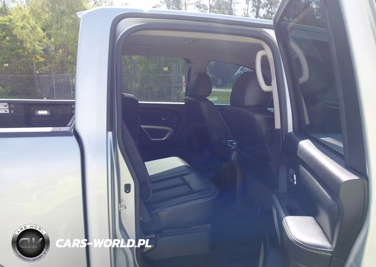 2018 Nissan Titan Pro-4X VIN:1N6AA1E57JN525943 - 8