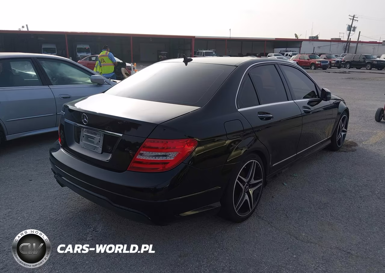 2013 Mercedes-Benz C 250 Sport VIN:WDDGF4HB4DR285044 - 4