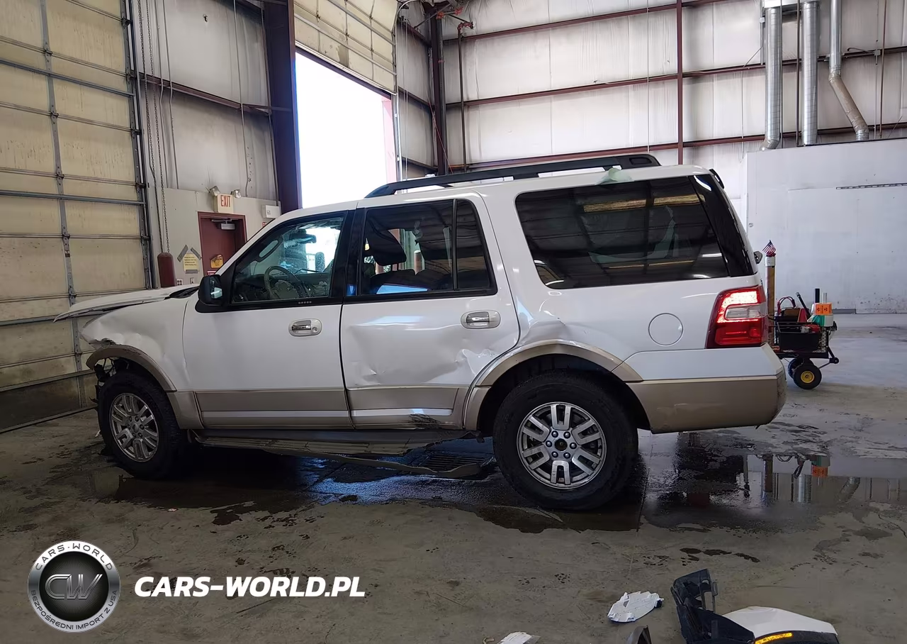 2011 Ford Expedition Xlt VIN:1FMJU1J50BEF32567 - 15