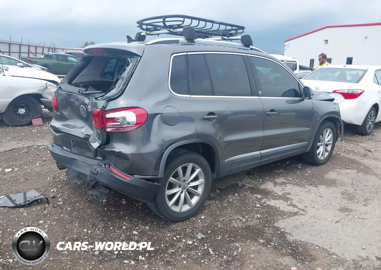 2017 Volkswagen Tiguan 2.0T Wolfsburg Edition VIN:WVGRV7AX0HK031211 - 4
