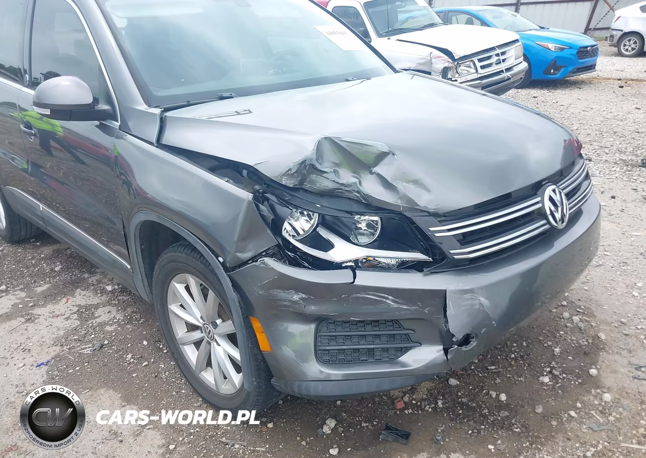 2017 Volkswagen Tiguan 2.0T Wolfsburg Edition VIN:WVGRV7AX0HK031211 - 6