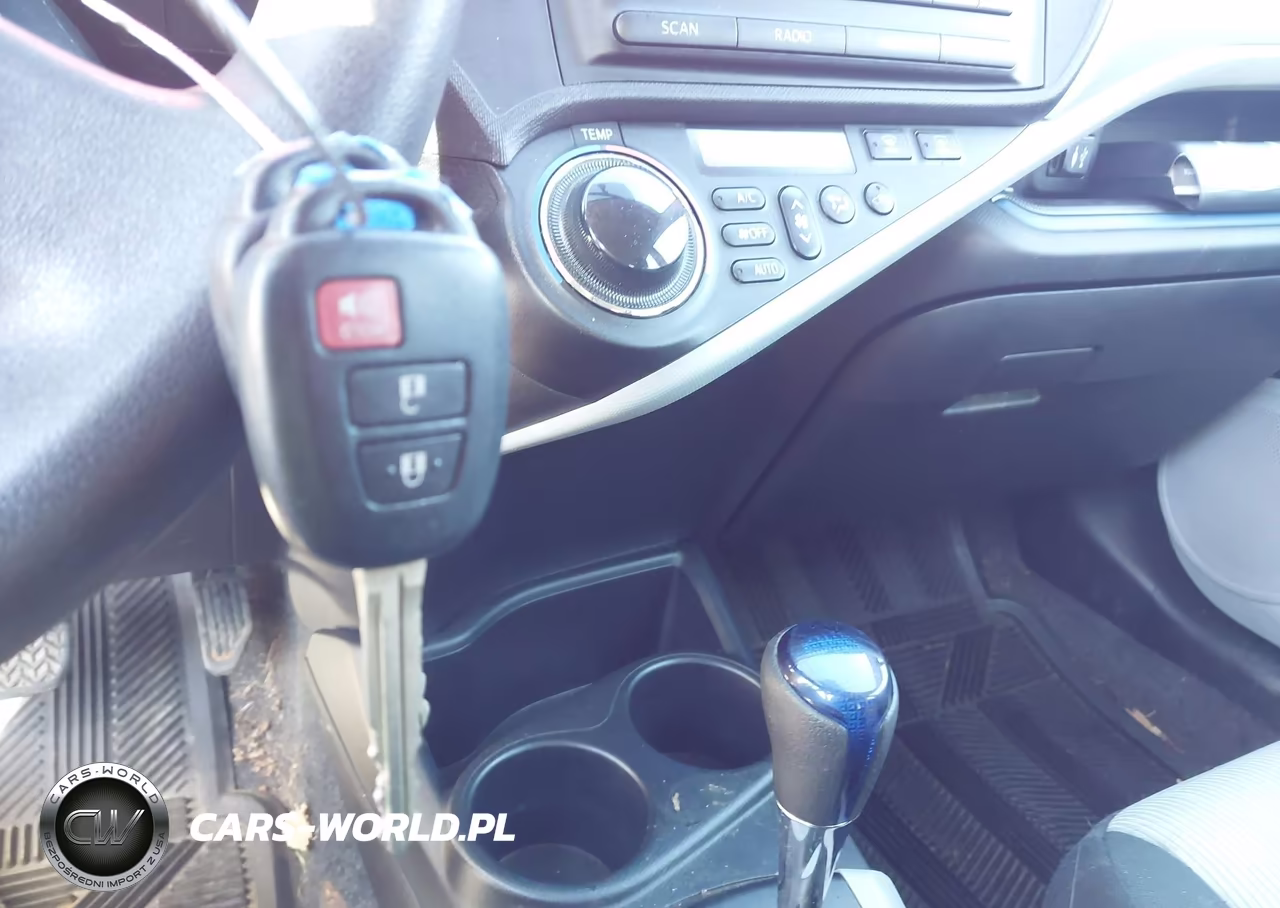 2012 Toyota Prius C Two VIN:JTDKDTB30C1503936 - 11