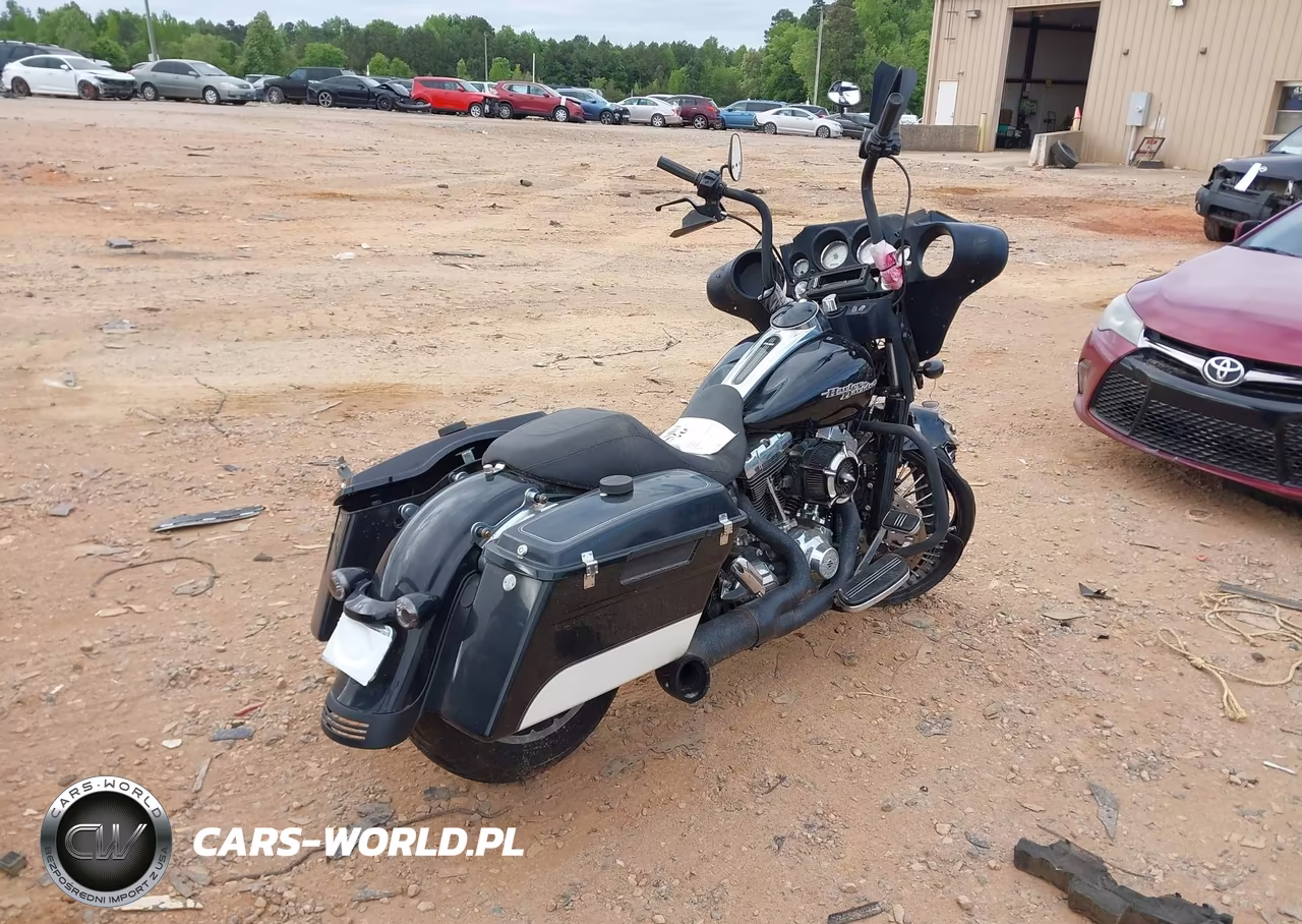 2013 Harley-Davidson Flhx Street Glide VIN:1HD1KBM13DB630956 - 3
