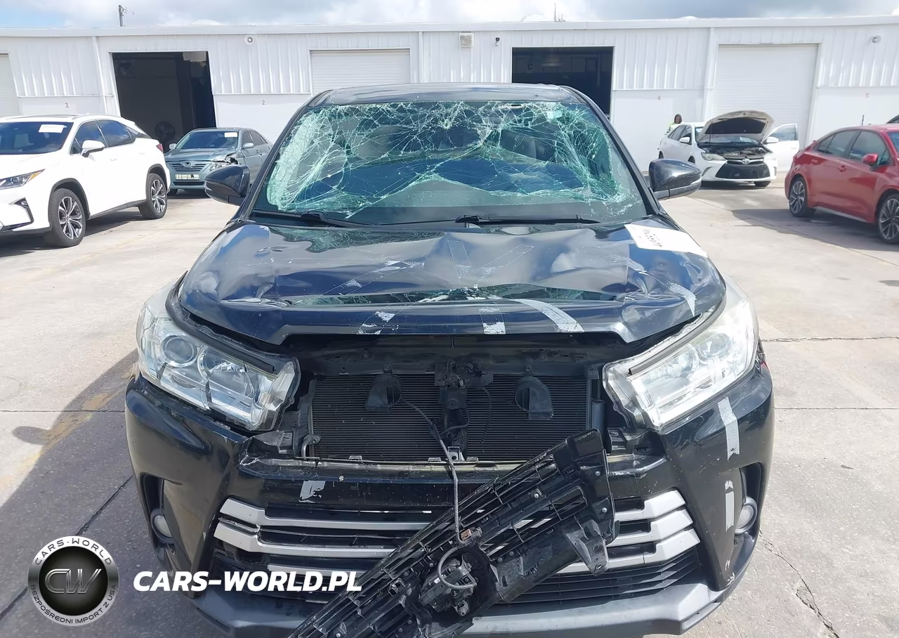 2018 Toyota Highlander Le Plus VIN:5TDZZRFH4JS286125 - 12