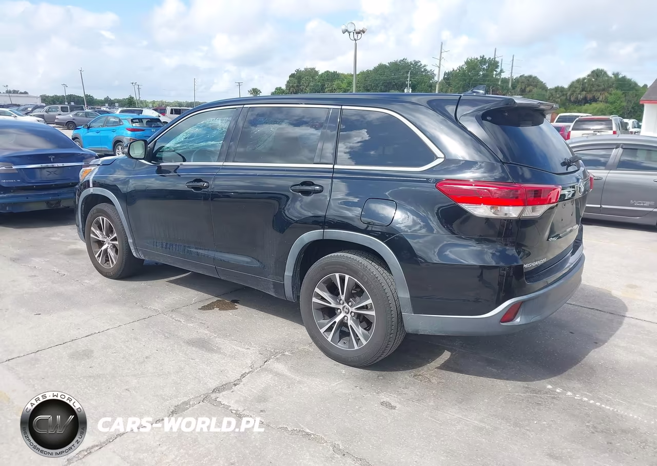 2018 Toyota Highlander Le Plus VIN:5TDZZRFH4JS286125 - 3