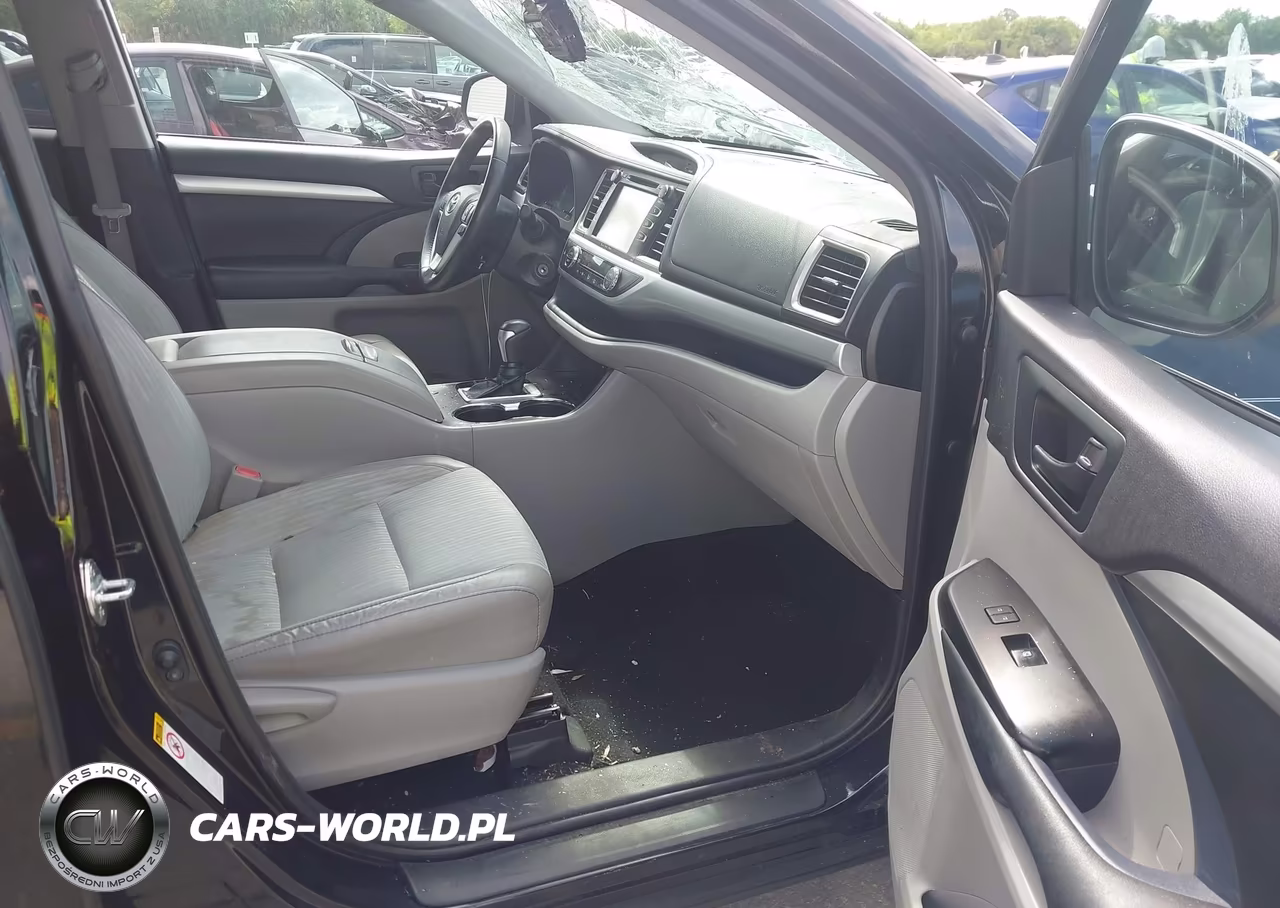 2018 Toyota Highlander Le Plus VIN:5TDZZRFH4JS286125 - 5