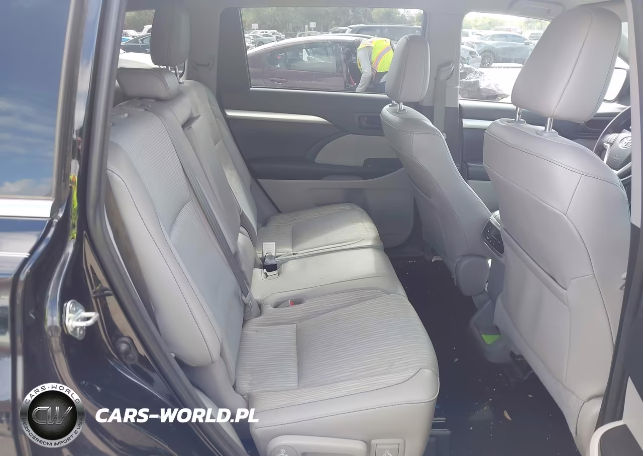 2018 Toyota Highlander Le Plus VIN:5TDZZRFH4JS286125 - 8