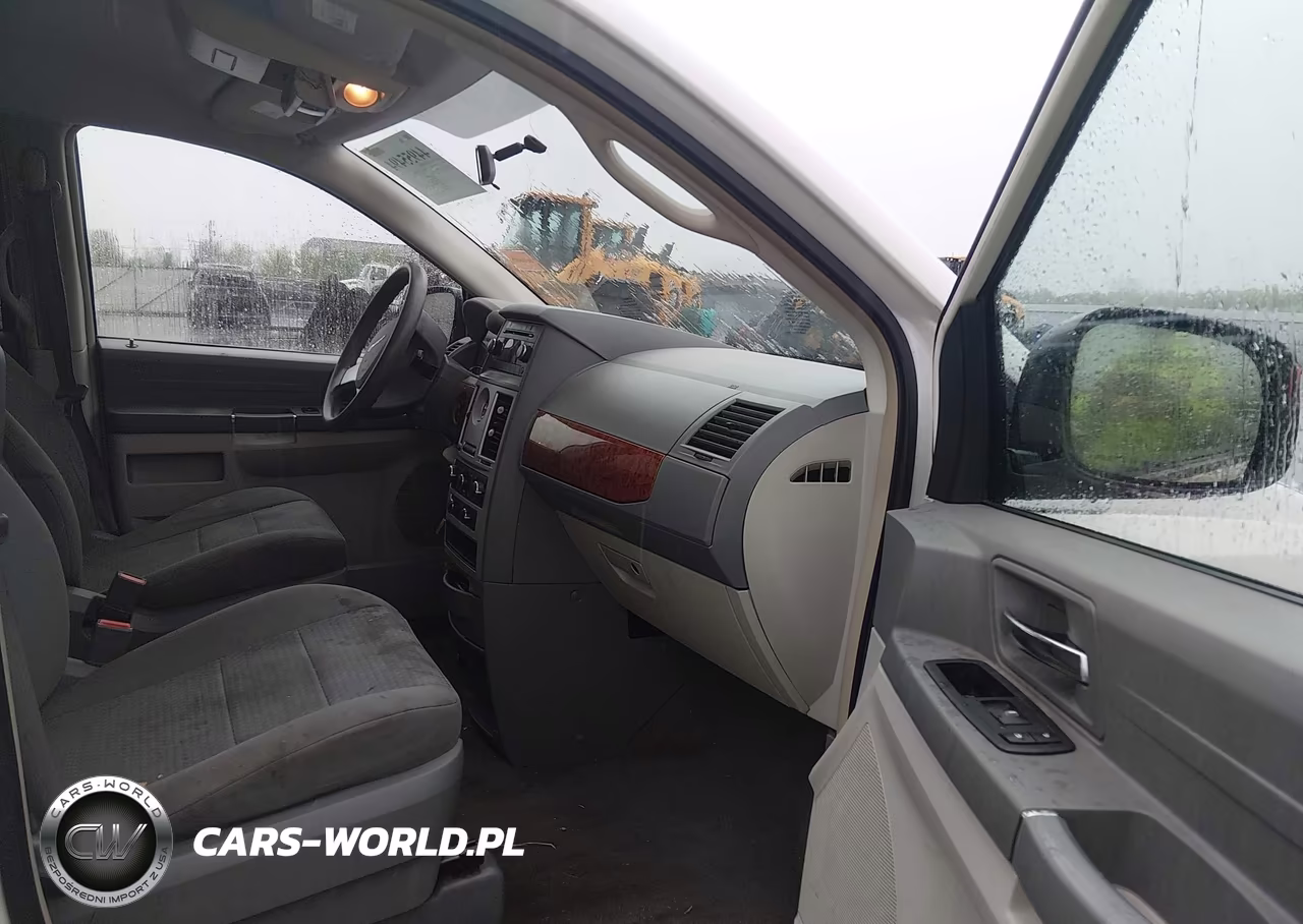 2009 Chrysler Town & Country Lx VIN:2A8HR44E19R516224 - 5
