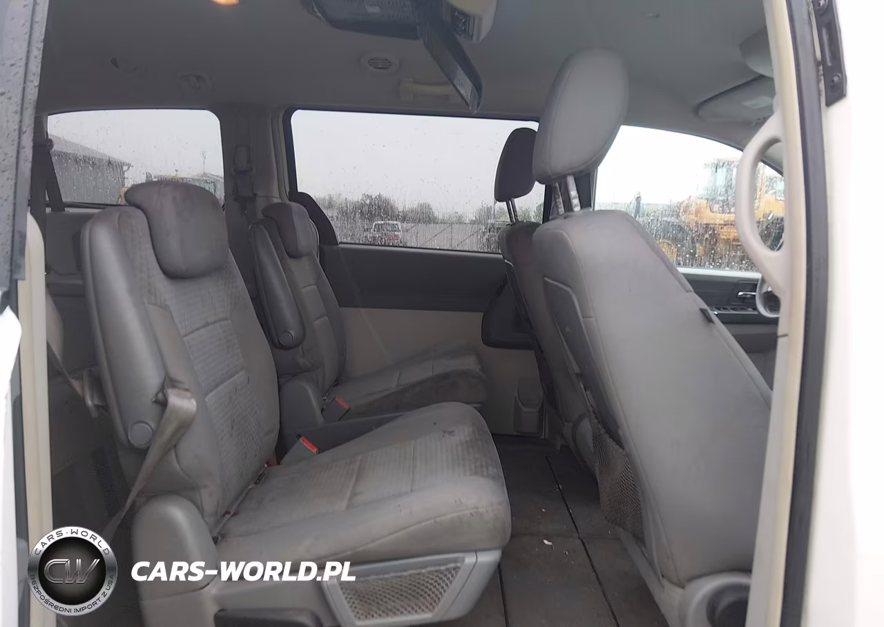 2009 Chrysler Town & Country Lx VIN:2A8HR44E19R516224 - 8