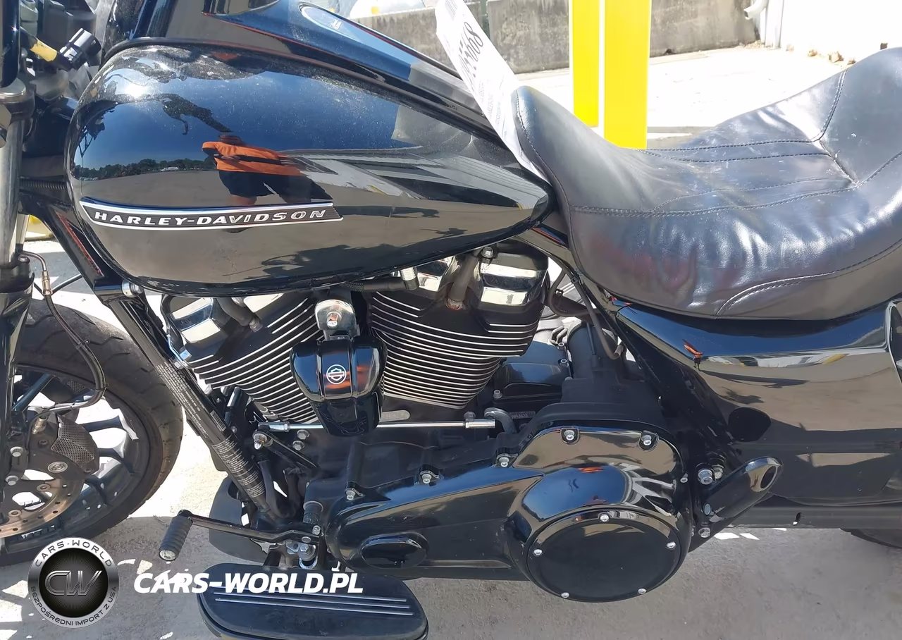 2018 Harley-Davidson Fltrxs Road Glide Special VIN:1HD1KTC13JB613691 - 9