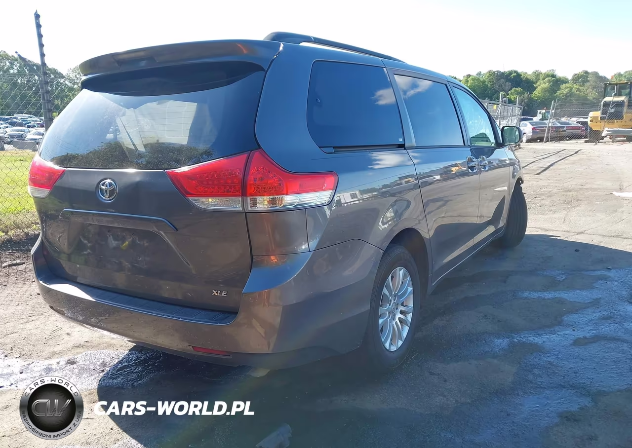 2014 Toyota Sienna Xle V6 8 Passenger VIN:5TDYK3DCXES427855 - 4