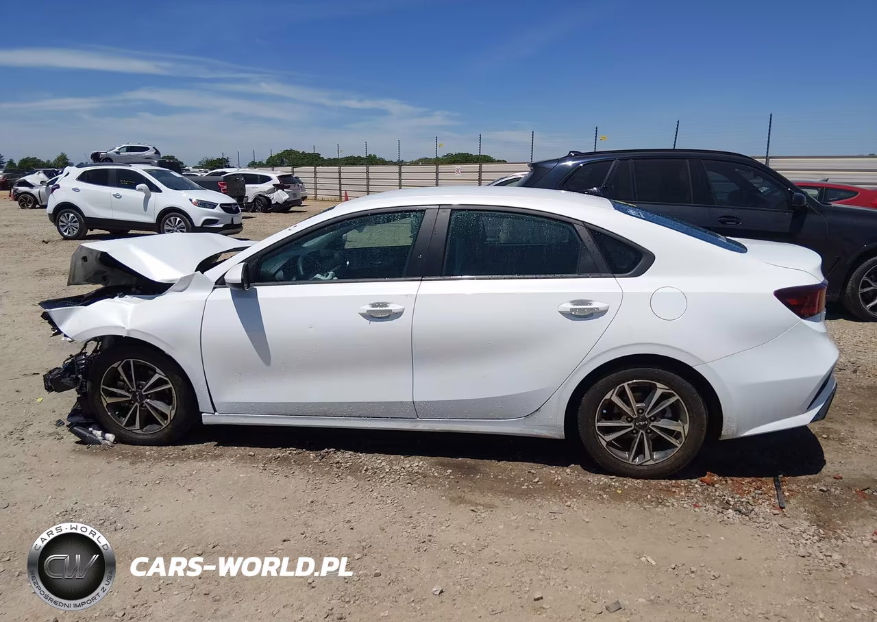 2024 Kia Forte Lxs VIN:3KPF24AD0RE782995 - 14