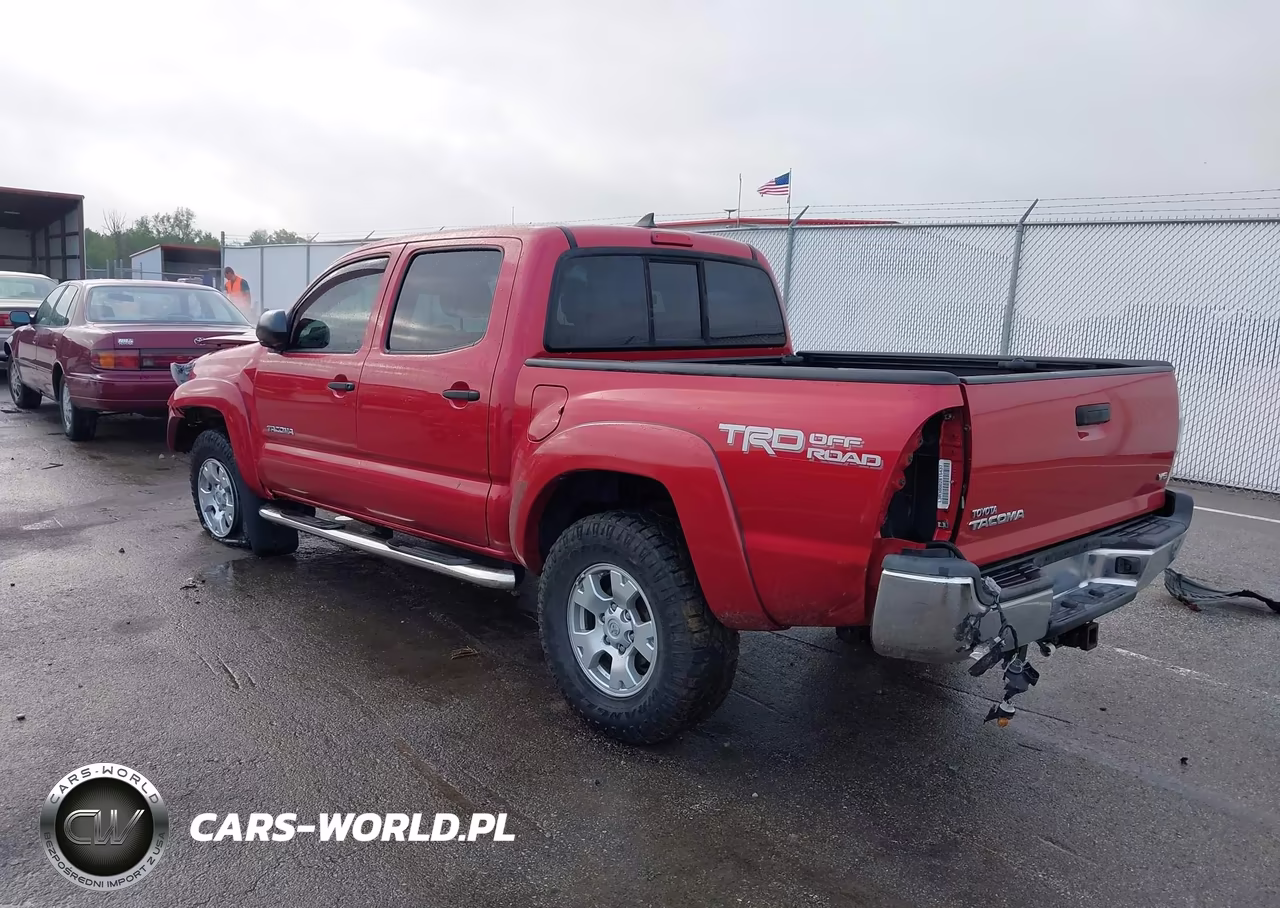 2015 Toyota Tacoma Base V6 VIN:5TFLU4EN3FX114197 - 3